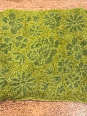 Vintage Fashion Manor Floral Green Terry Cloth Washcloth Retro